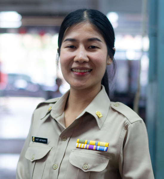 นางสาวสราลี เหล่าทองสาร